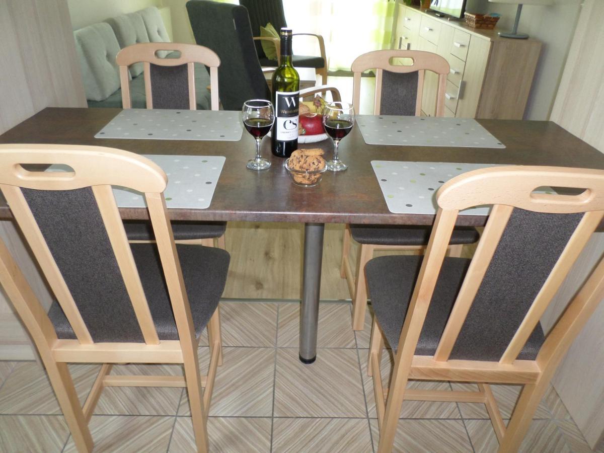 Lakoparki Apartman 베스프렘 외부 사진