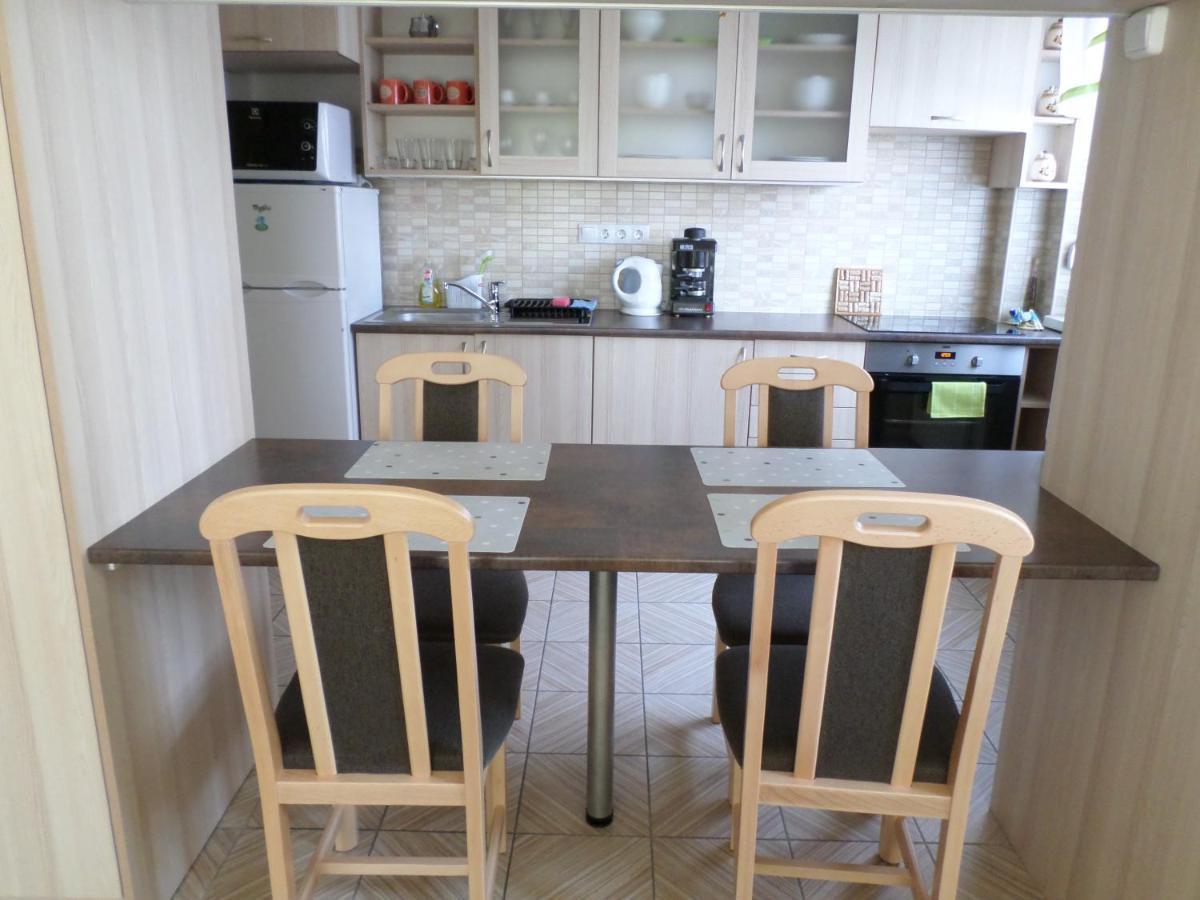 Lakoparki Apartman 베스프렘 외부 사진
