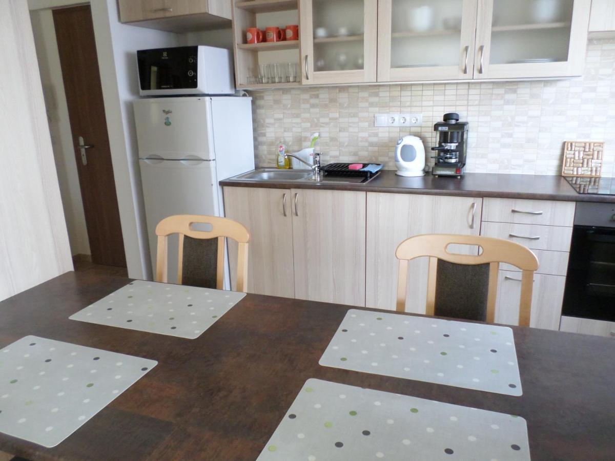 Lakoparki Apartman 베스프렘 외부 사진
