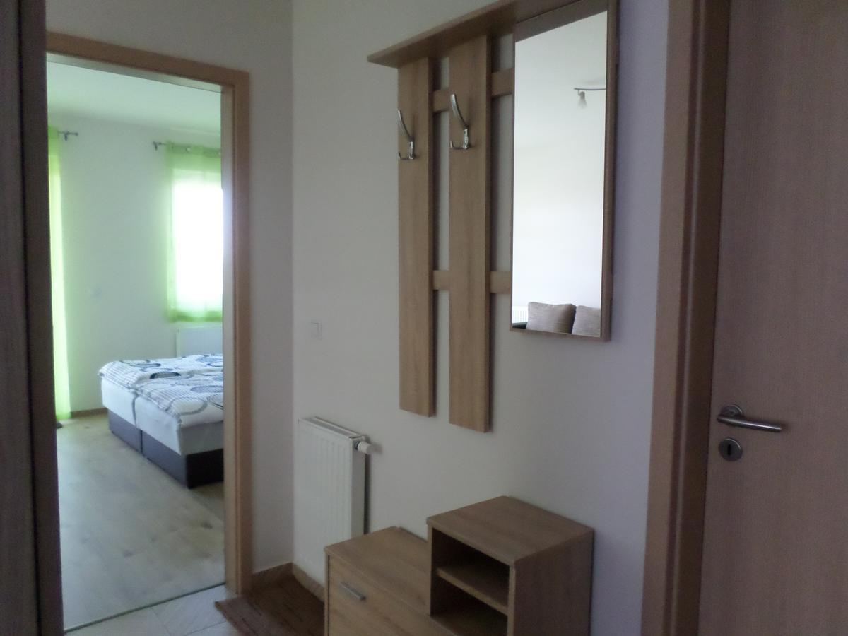 Lakoparki Apartman 베스프렘 외부 사진