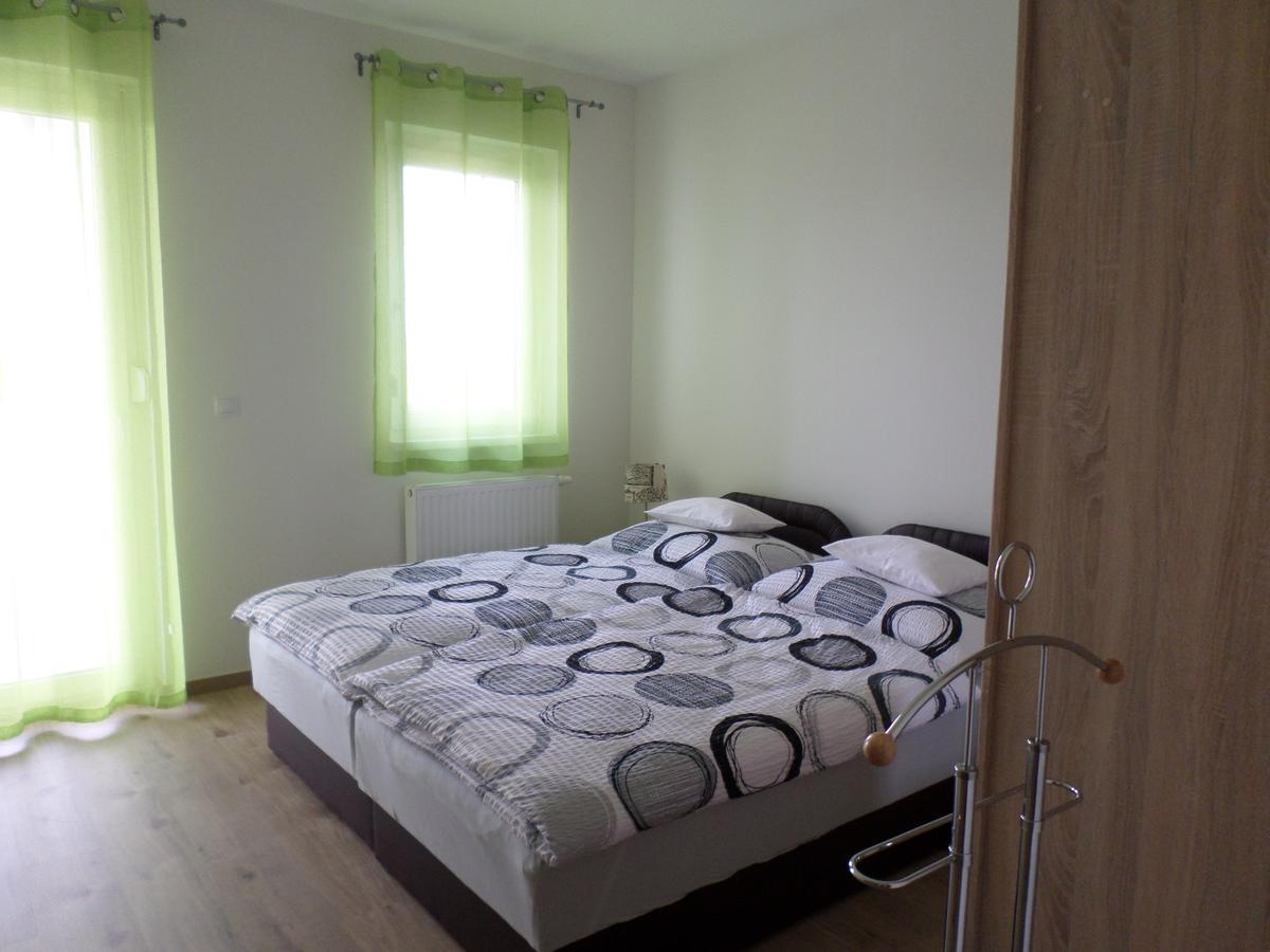 Lakoparki Apartman 베스프렘 외부 사진