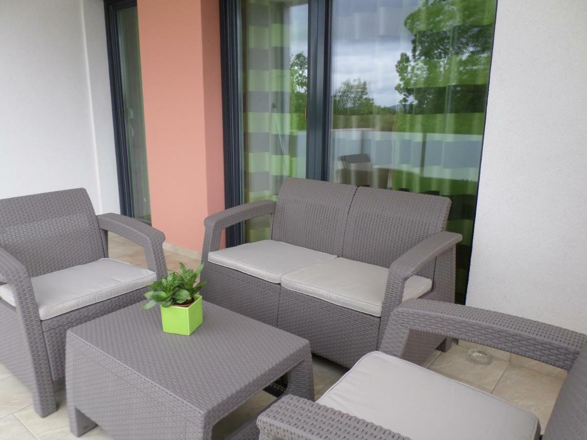 Lakoparki Apartman 베스프렘 외부 사진